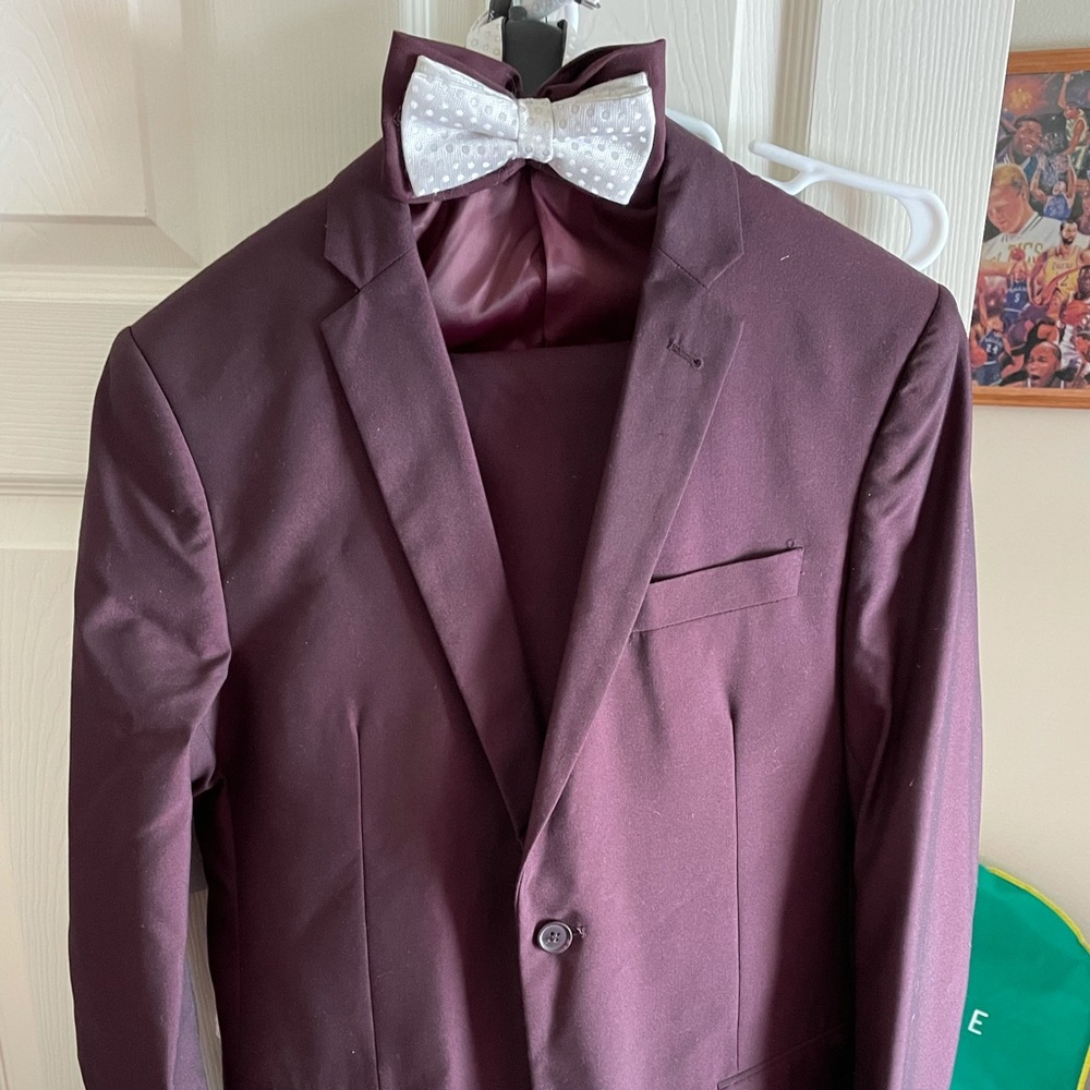 Zonettie Hudson burgundy suit